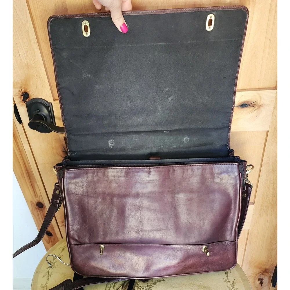 Vtg 100% Leather Brown Messenger Briefcase Bag Travel Commute Quiet Luxury